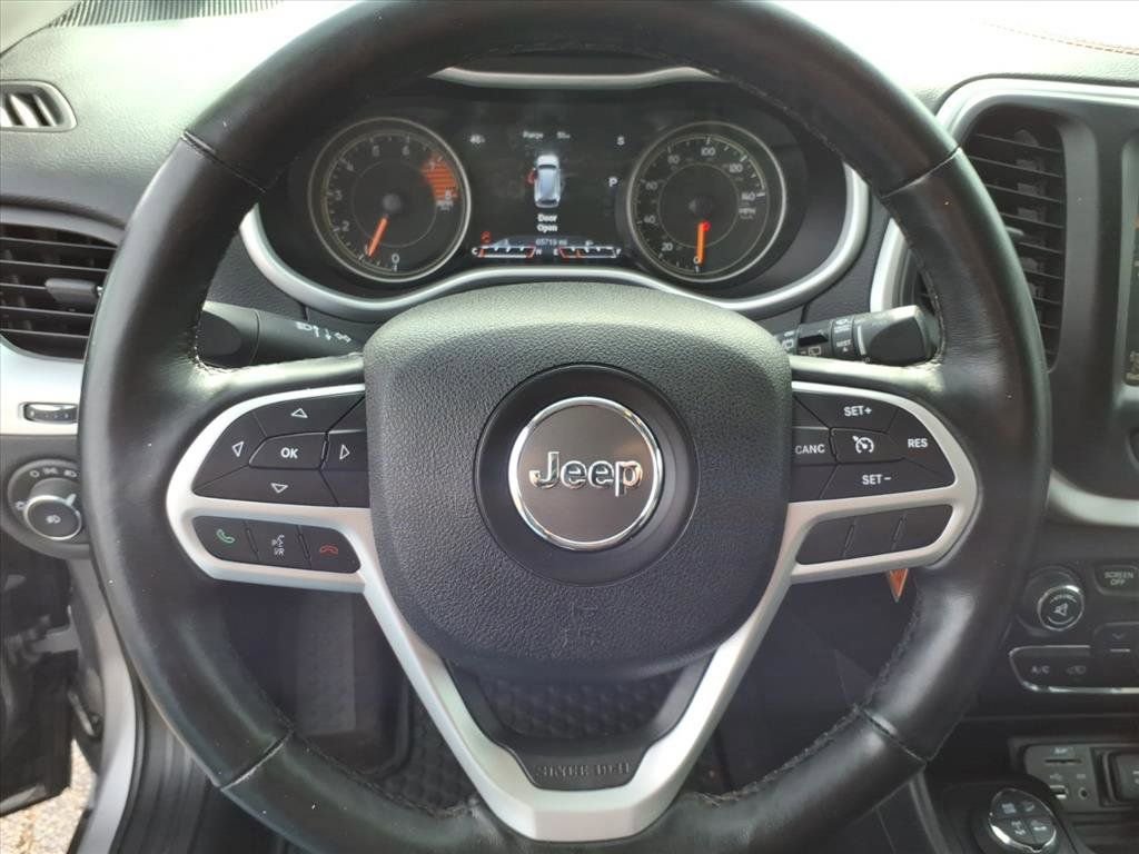 Used 2017 Jeep Cherokee Trailhawk w/ Cold Weather Group image 28