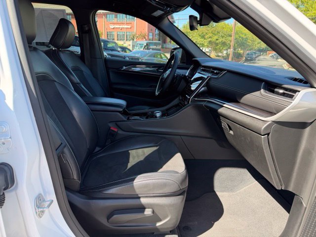 Used 2023 Jeep Grand Cherokee Altitude AWD/4WD image 27