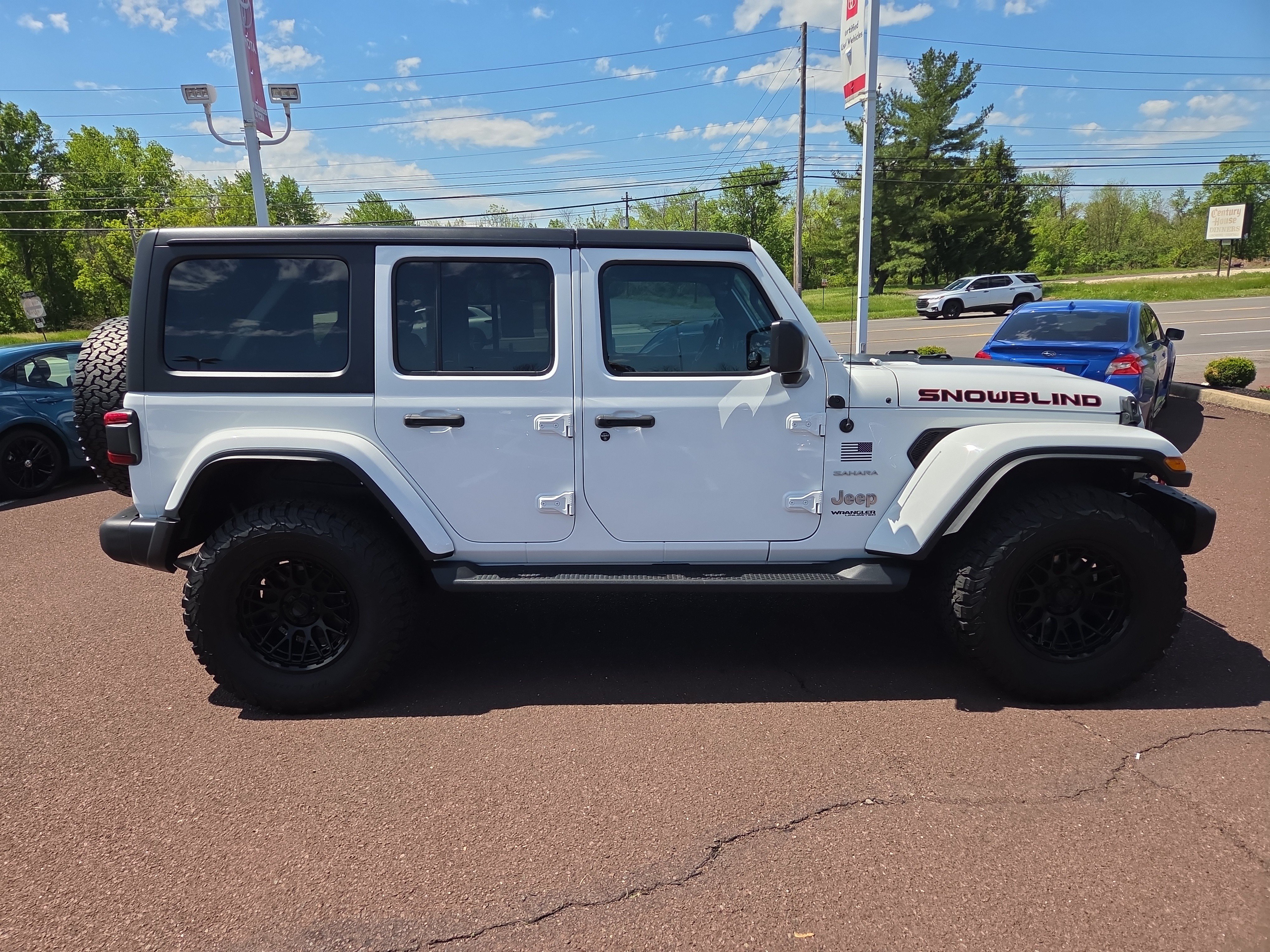 Used 2022 Jeep Wrangler Unlimited Sahara w/ Cold Weather Group AWD/4WD image 2