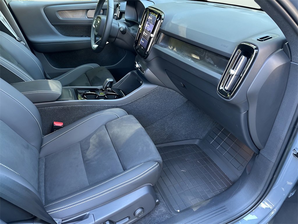 Used 2023 Volvo XC40 Recharge Plus image 15