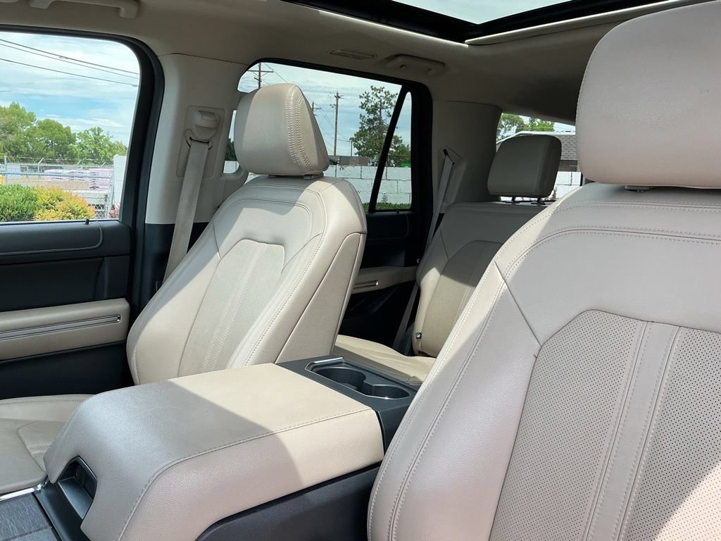 Used 2024 Ford Expedition Limited AWD/4WD image 12