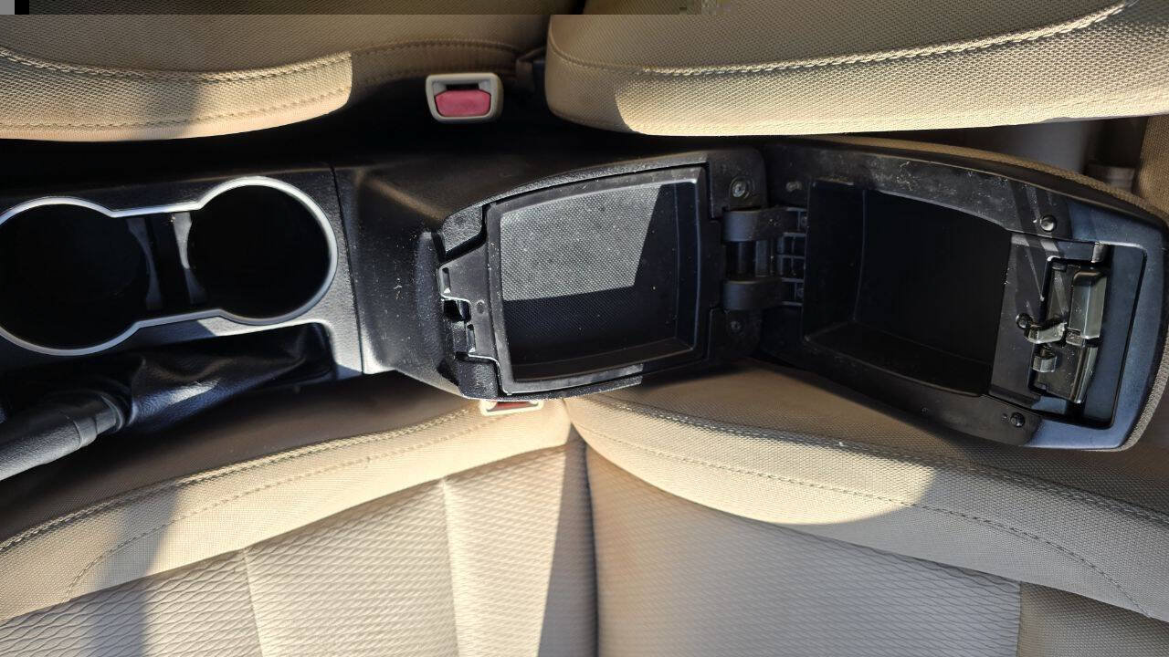 Used 2015 Toyota Corolla LE FWD image 28