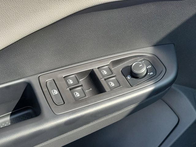 New 2025 Volkswagen Taos S image 19