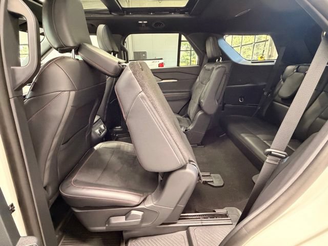 Used 2025 Ford Explorer ST AWD/4WD image 18