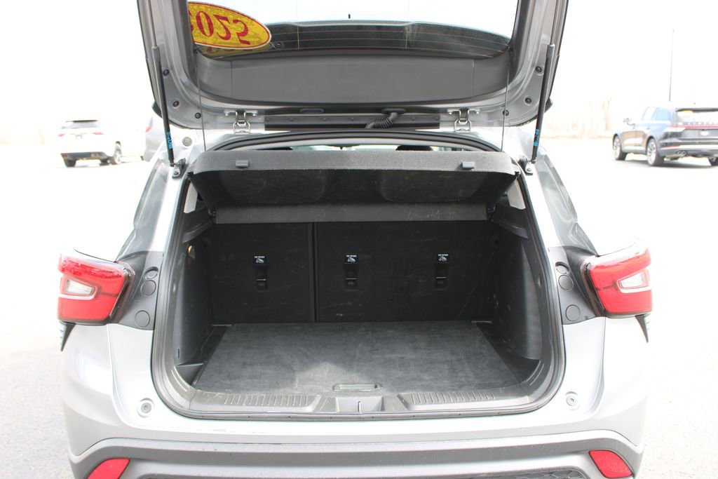 Used 2025 Chevrolet Trax LT image 16