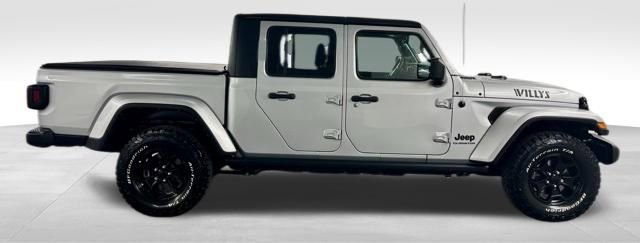 Used 2022 Jeep Gladiator Willys AWD/4WD image 10