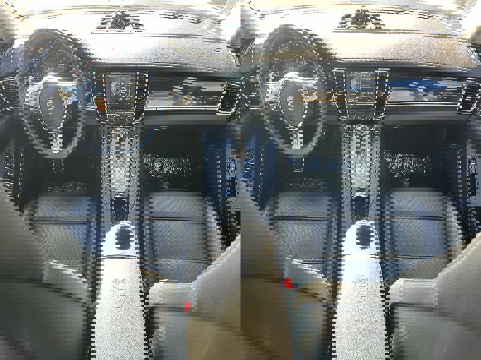 Used 2016 Porsche Panamera 4 image 10