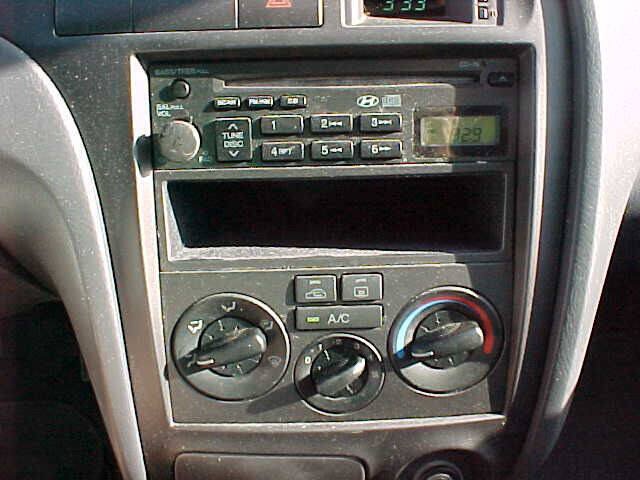 Used 2003 Hyundai Elantra GLS FWD image 17