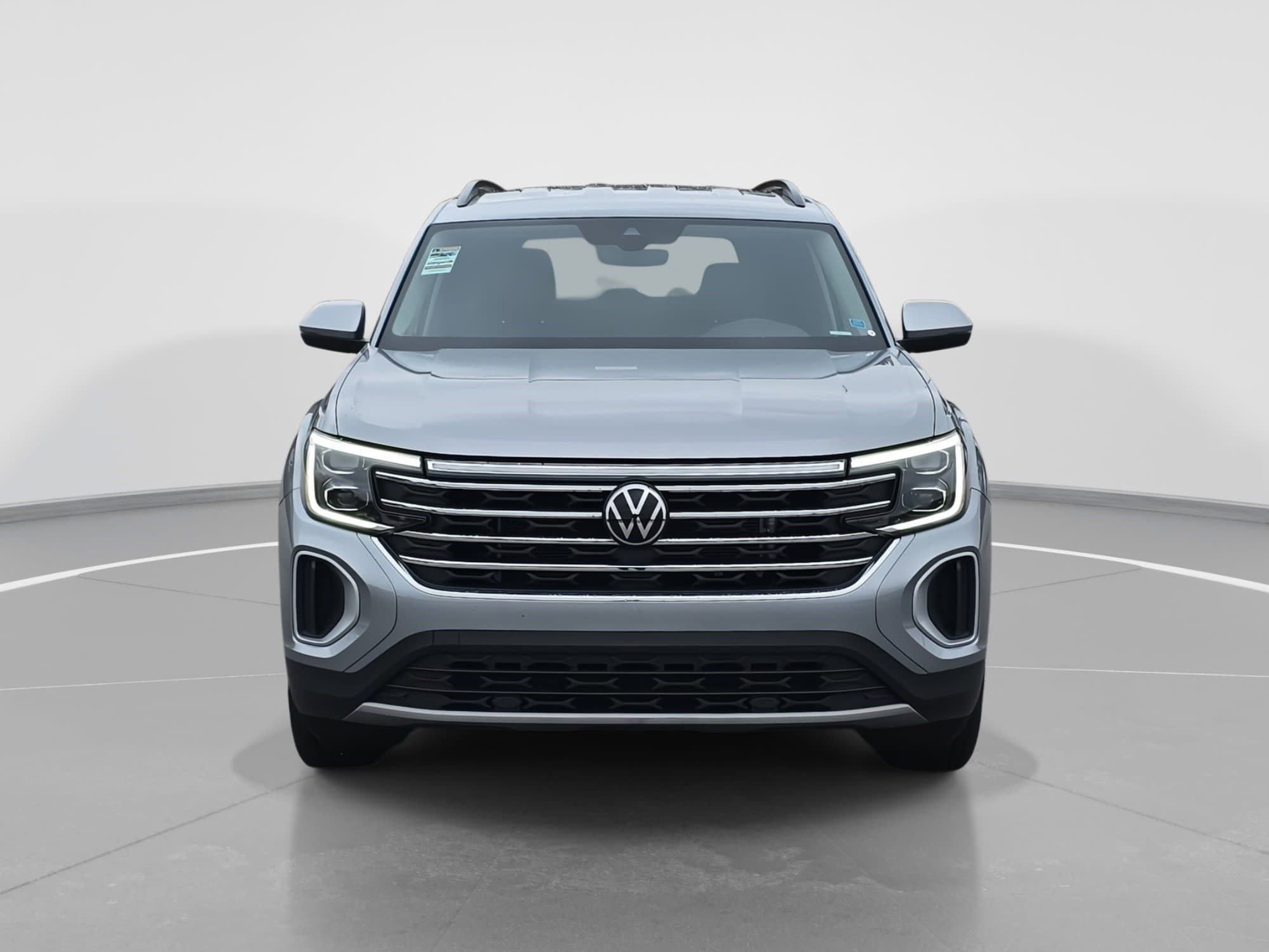 Used 2024 Volkswagen Atlas SE image 2