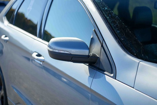 Used 2022 Ford Edge ST image 9