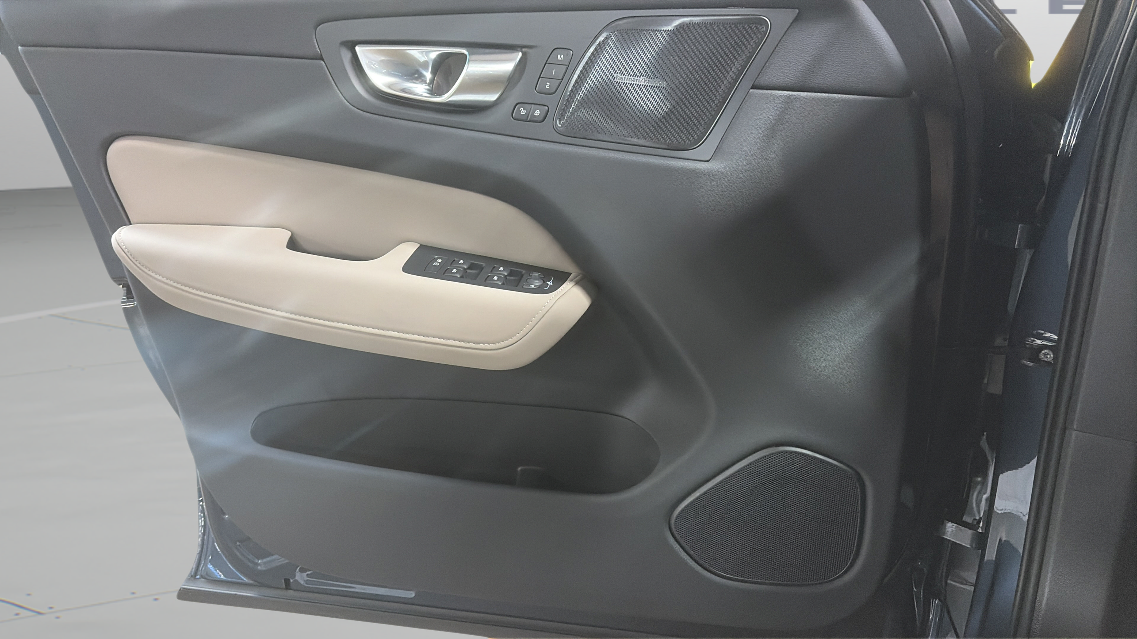 New 2027 Volvo XC60 B5 Plus AWD/4WD image 27