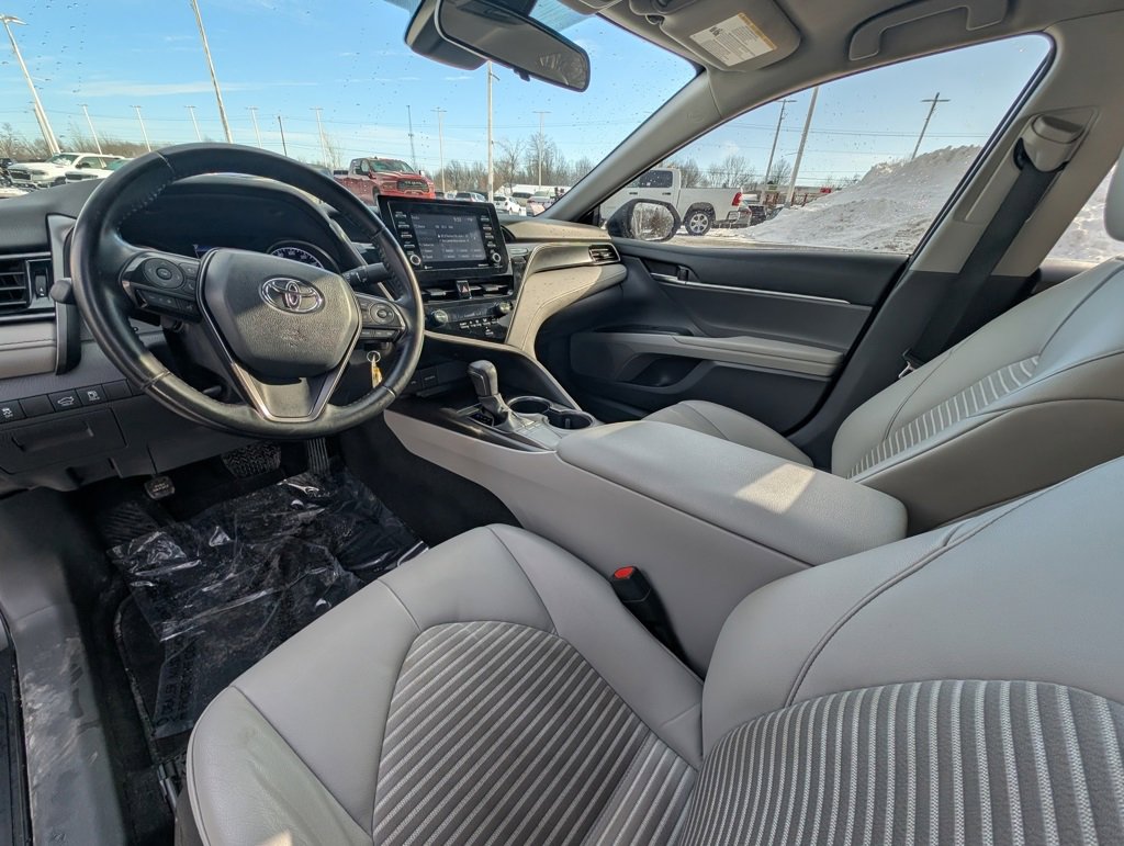 Used 2022 Toyota Camry SE image 11