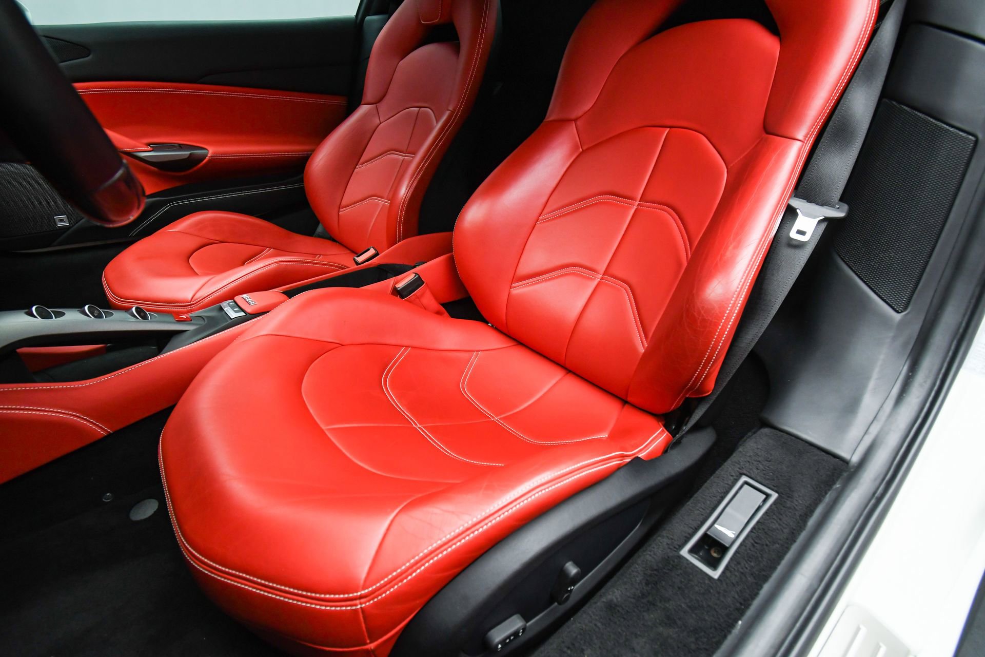 Used 2016 Ferrari 488 GTB image 52