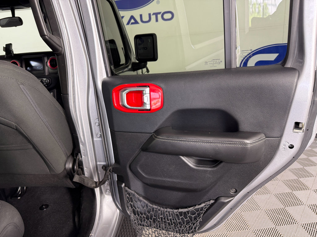 Used 2018 Jeep Wrangler Unlimited Sahara image 14