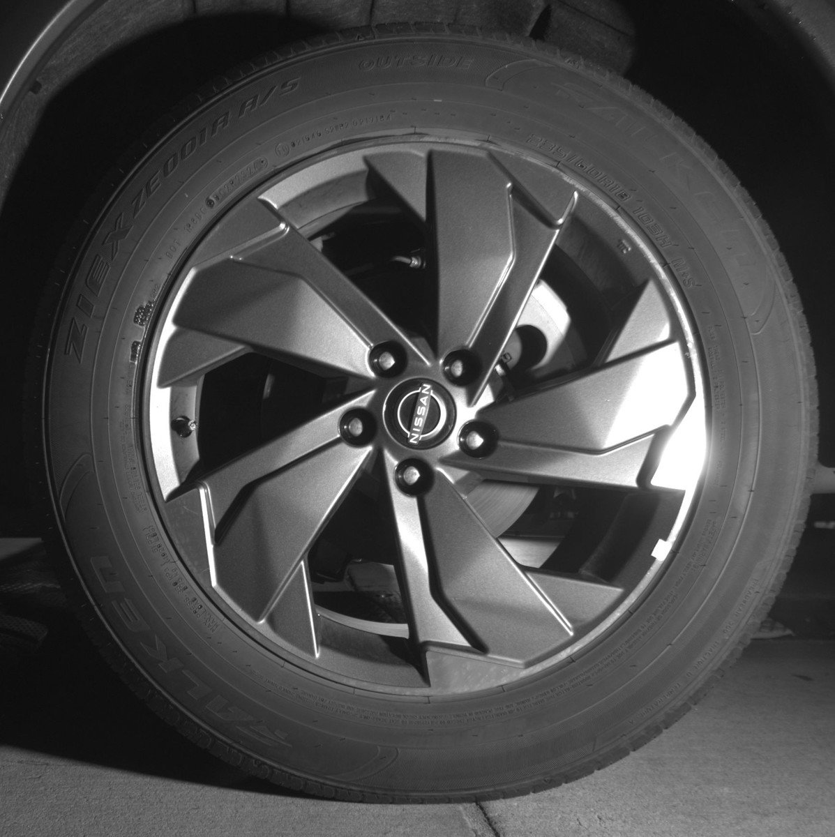 Used 2025 Nissan Rogue SV FWD image 14