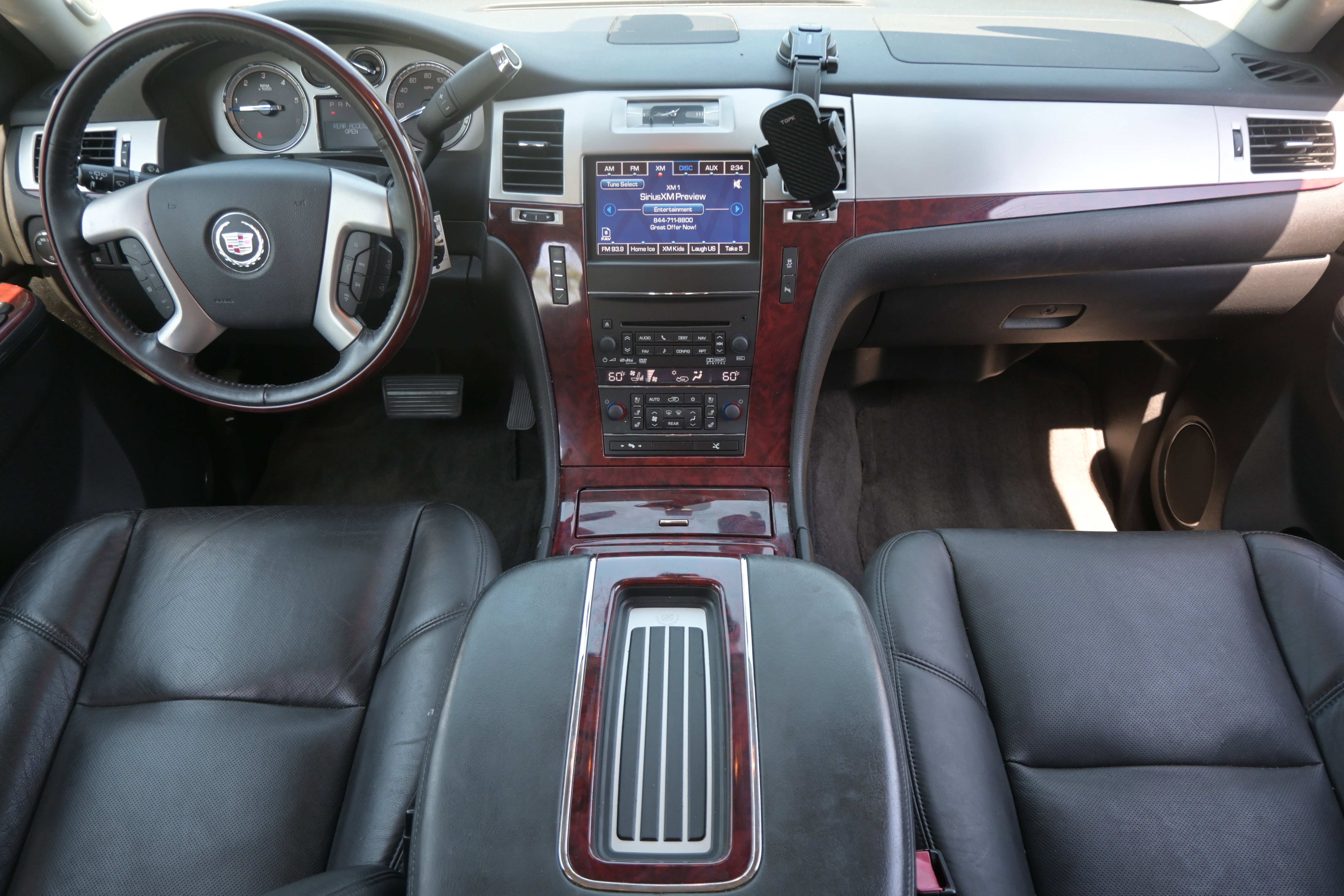 Used 2014 Cadillac Escalade Premium image 31