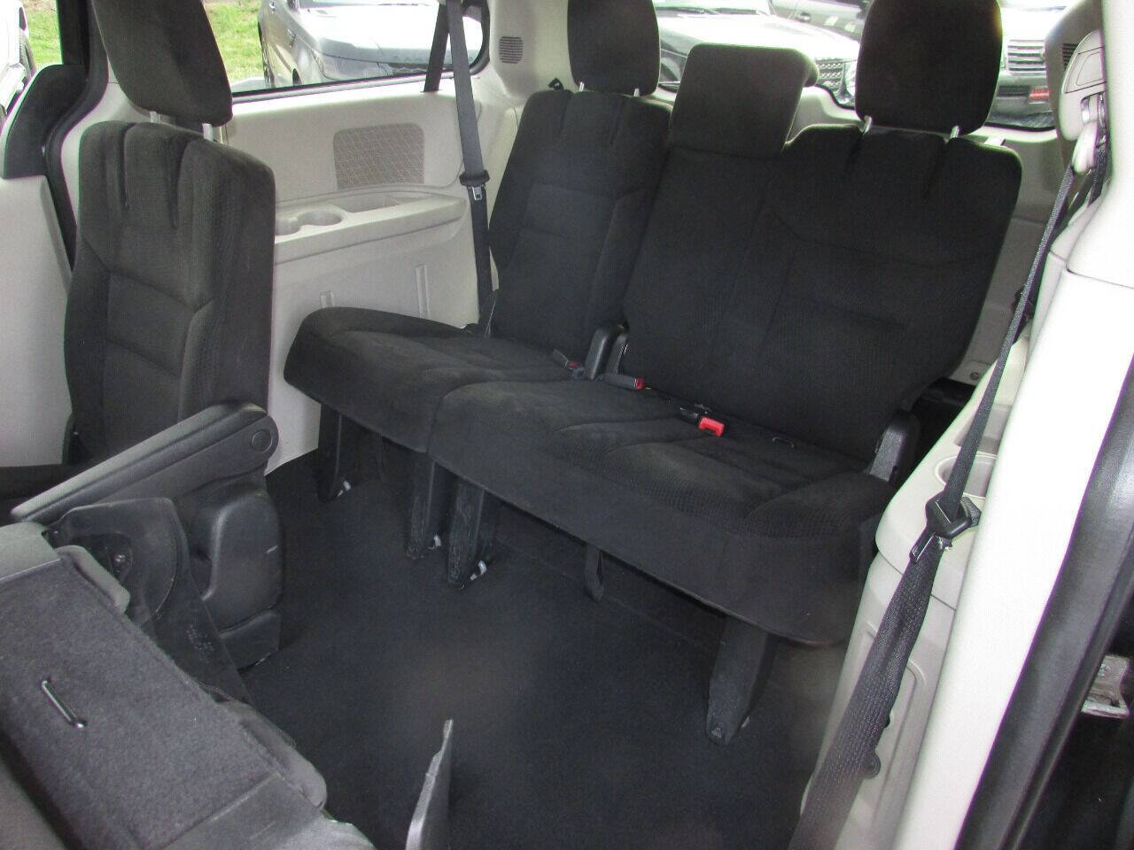 Used 2015 Dodge Grand Caravan SXT FWD image 15
