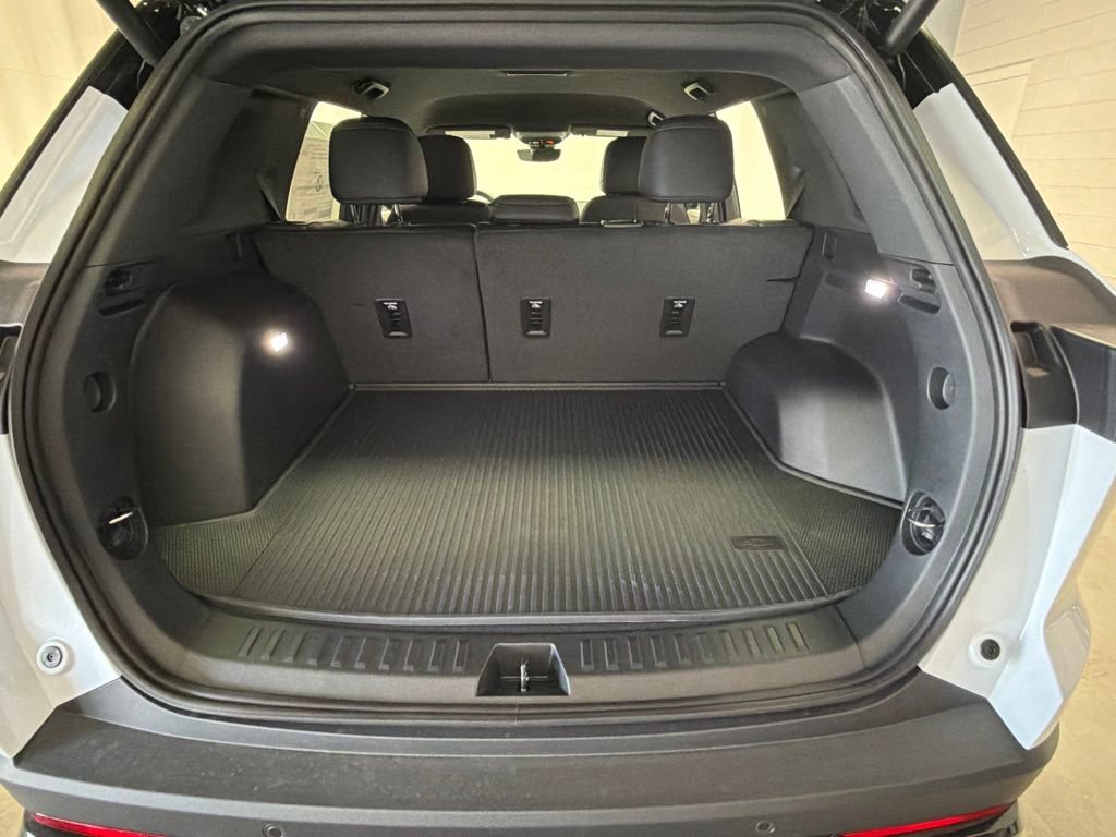 New 2026 Chevrolet Equinox RS w/ Convenience Package III FWD image 32
