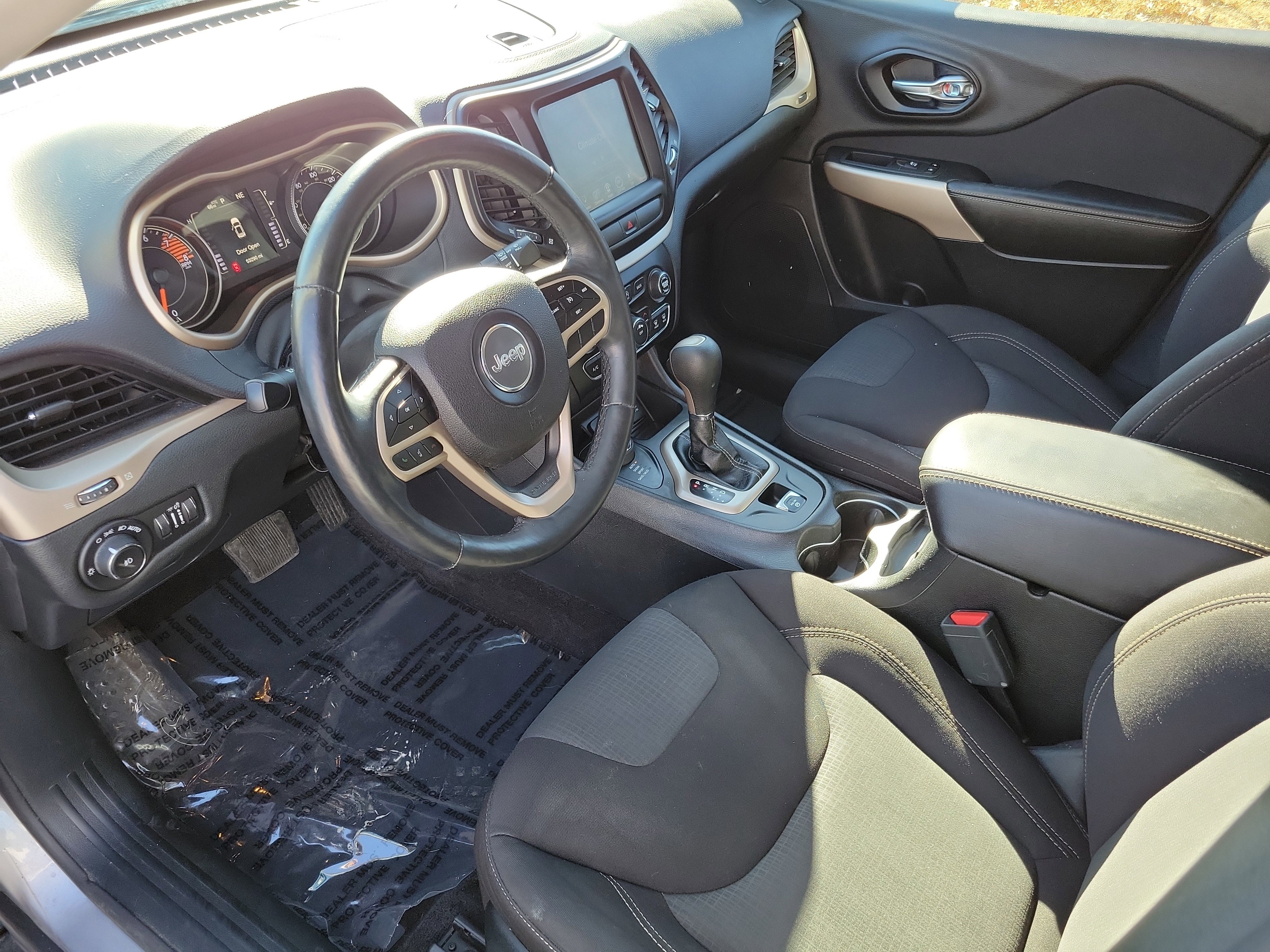 Used 2017 Jeep Cherokee Latitude w/ Cold Weather Group image 12