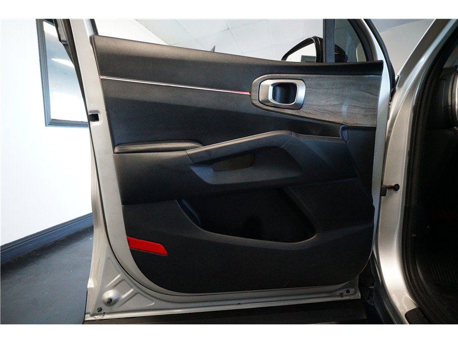 Used 2022 Kia Sorento EX w/ Panoramic Sunroof Package FWD image 17
