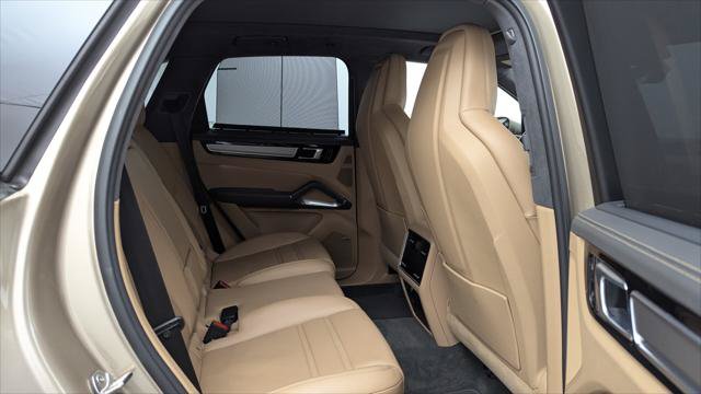 Used 2019 Porsche Cayenne Turbo w/ Premium Plus Package AWD/4WD image 19