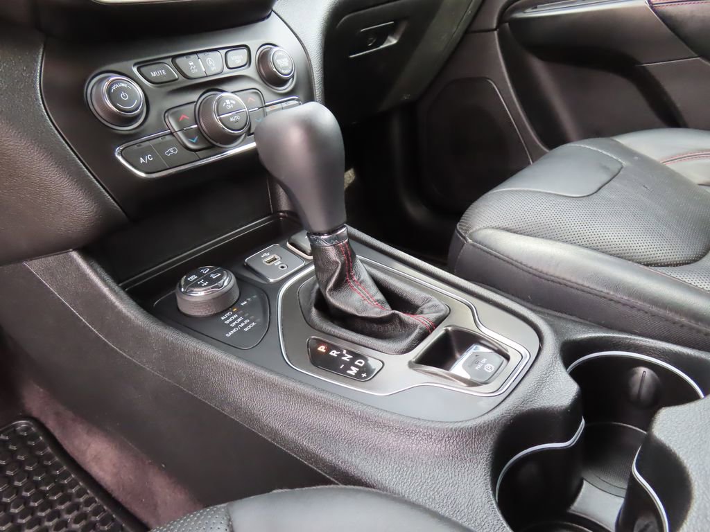 Certified 2019 Jeep Cherokee Trailhawk AWD/4WD image 21