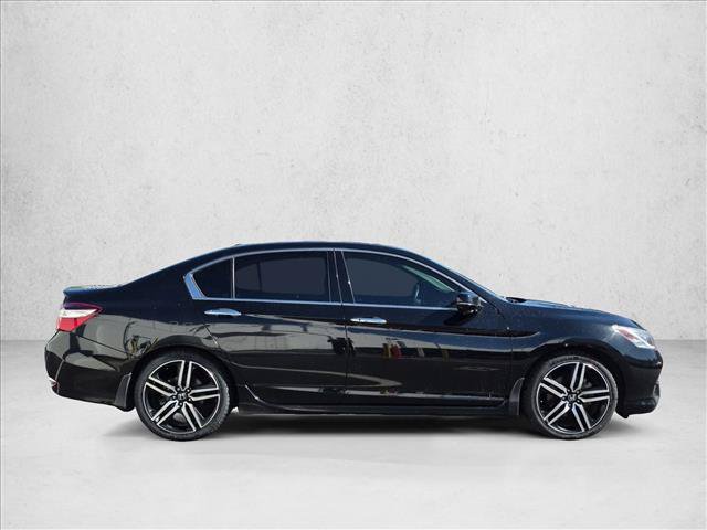 Used 2016 Honda Accord Touring image 4