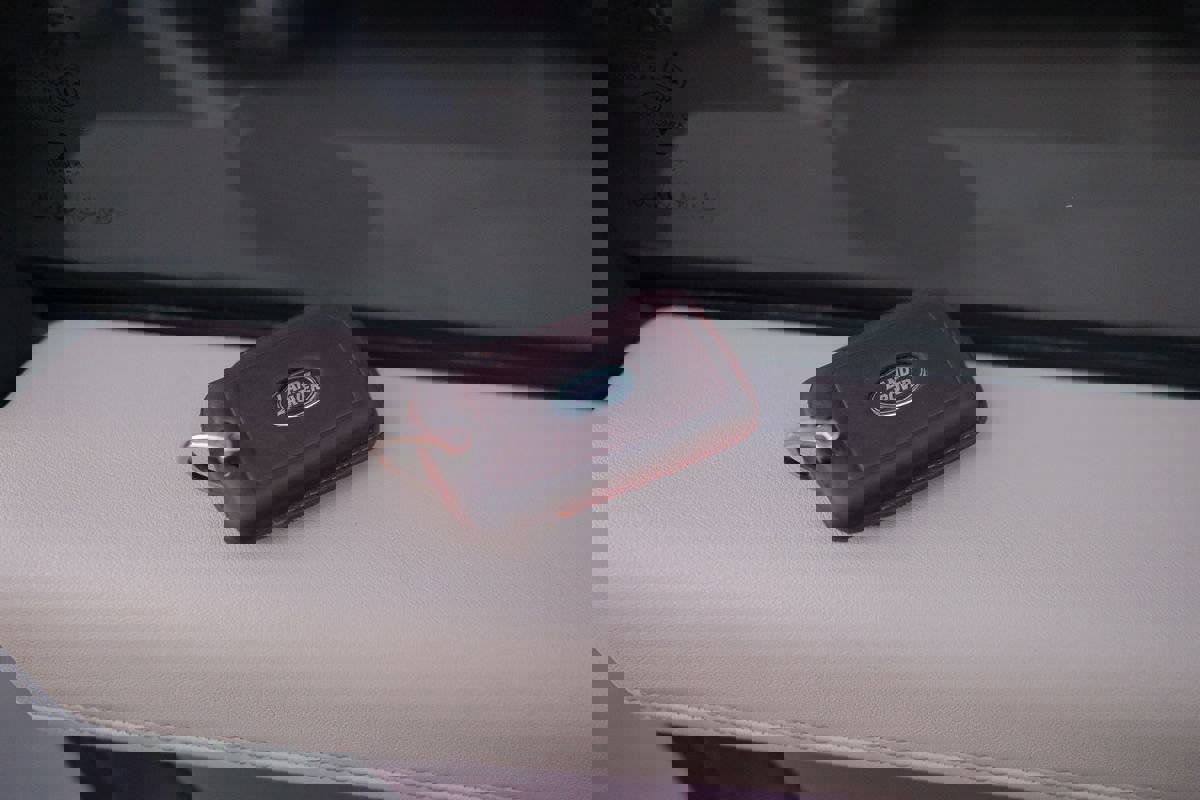 Used 2020 Land Rover Range Rover HSE image 10