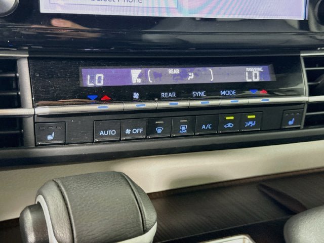 Certified 2024 Toyota Sienna XLE FWD image 17