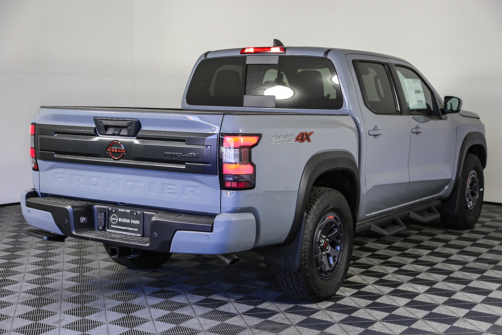 New 2025 Nissan Frontier PRO-4X w/ Tow Package AWD/4WD image 9