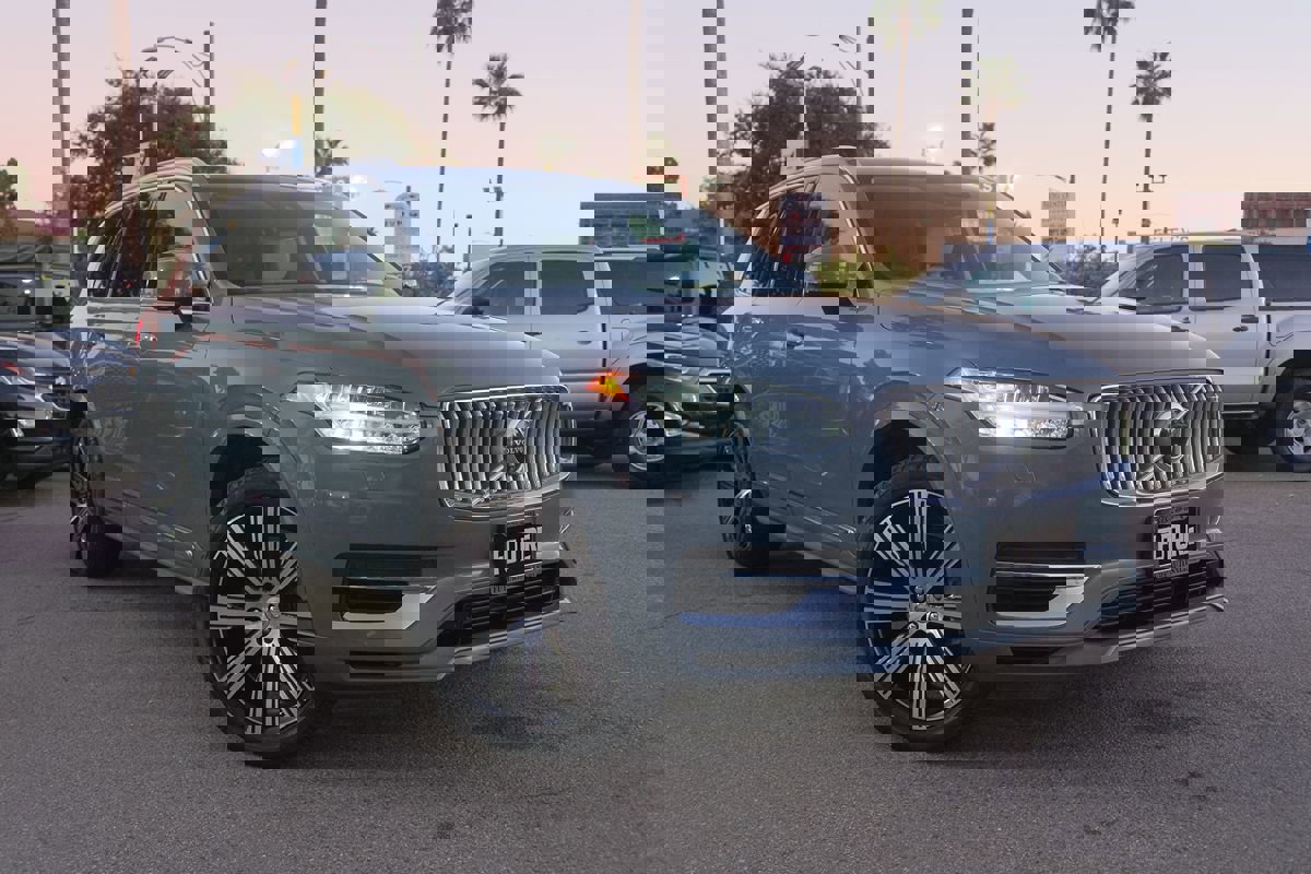 Used 2020 Volvo XC90 T8 Inscription w/ Protection Package Premier image 2