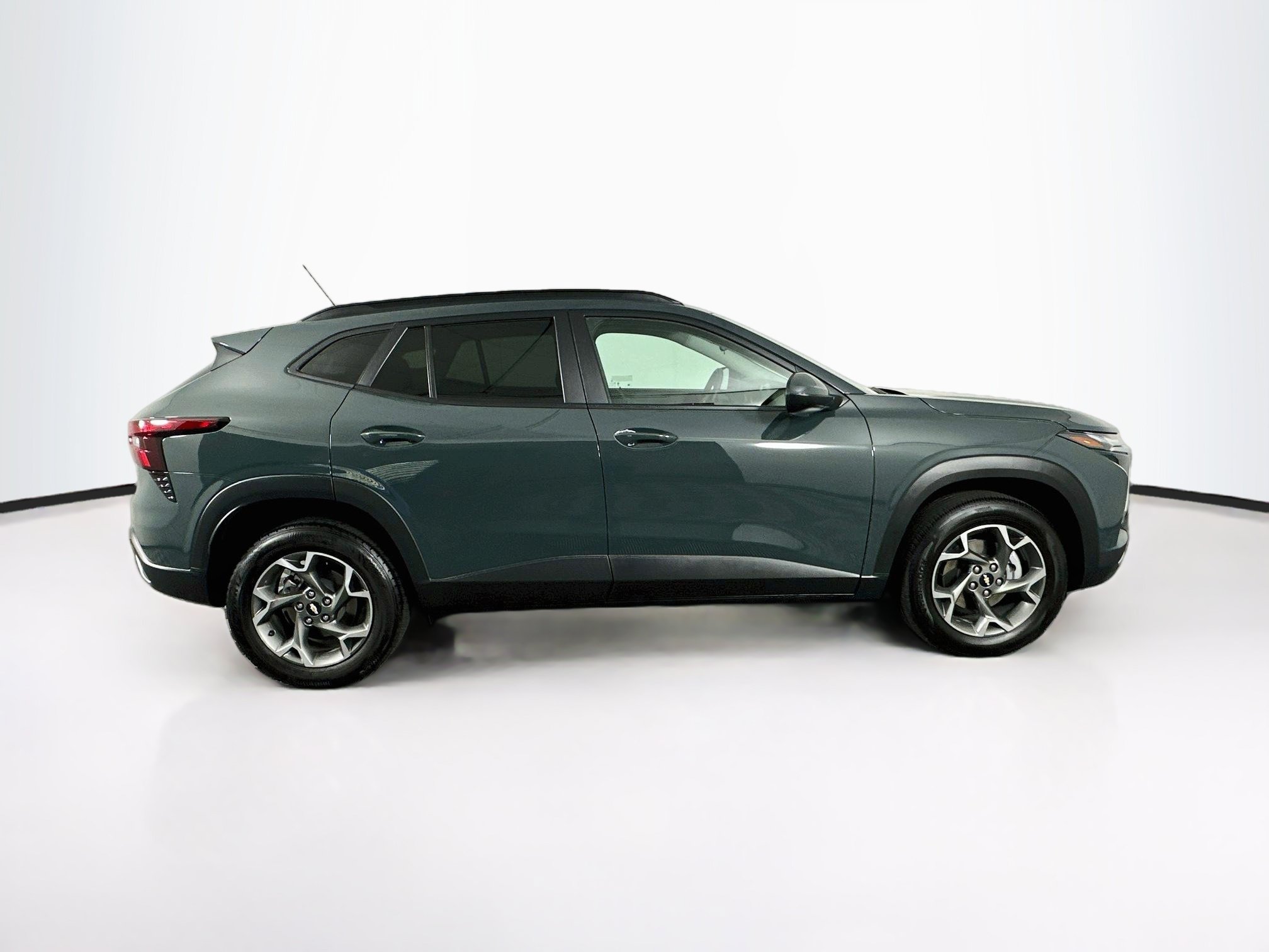 Used 2025 Chevrolet Trax LT FWD image 10