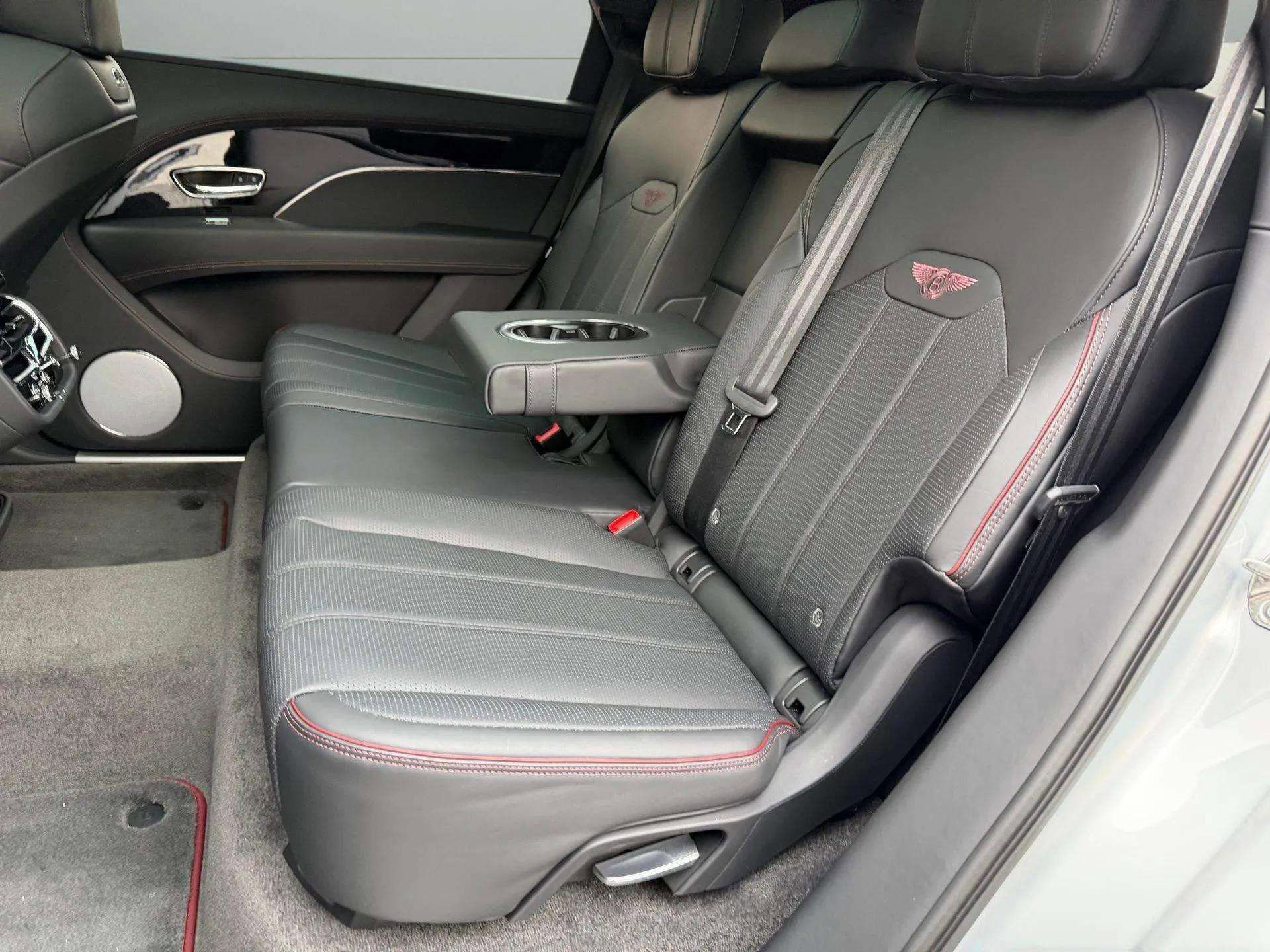 Used 2024 Bentley Bentayga Extended Wheelbase image 33