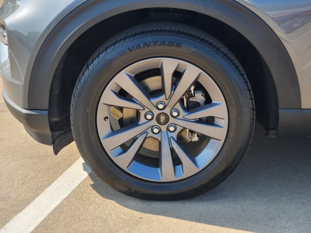 Used 2023 Ford Explorer XLT w/ Equipment Group 202A AWD/4WD image 17