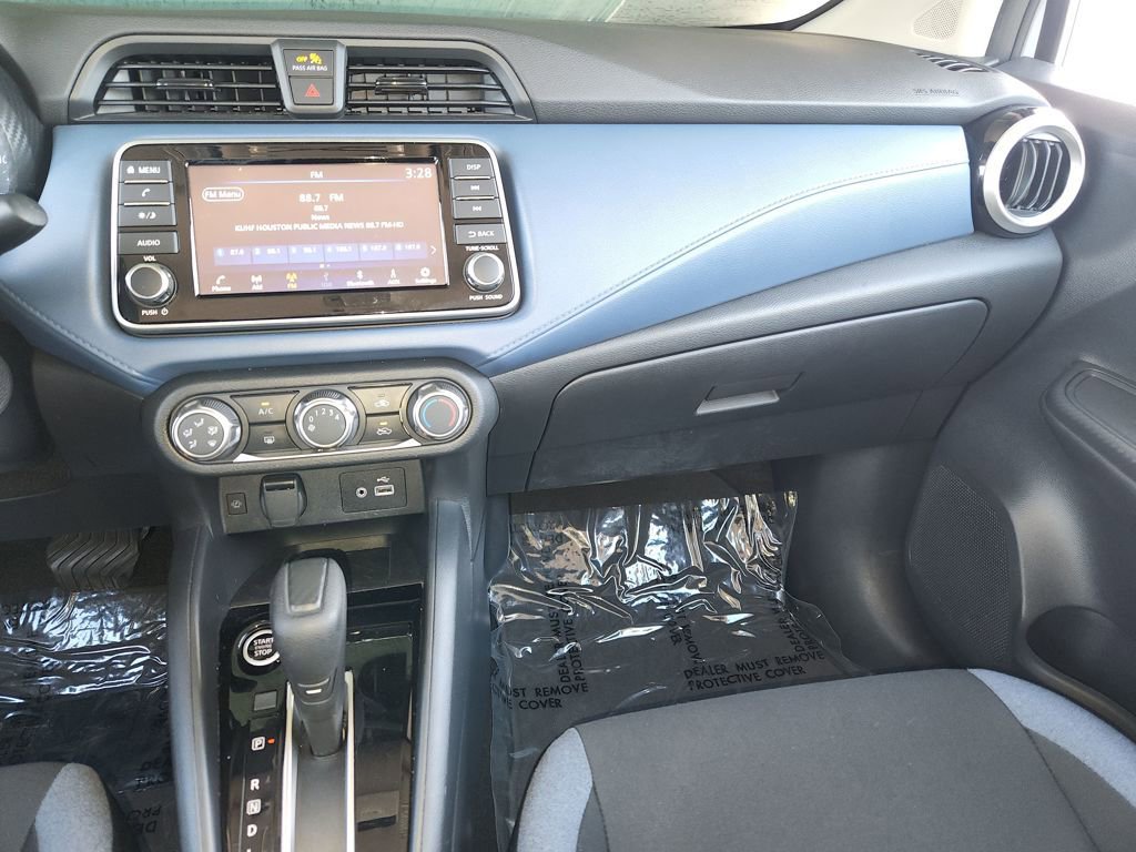 Used 2025 Nissan Versa SV image 16