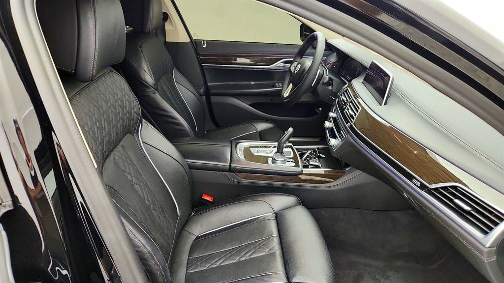 Used 2022 BMW 740i xDrive w/ Premium Package AWD/4WD image 25