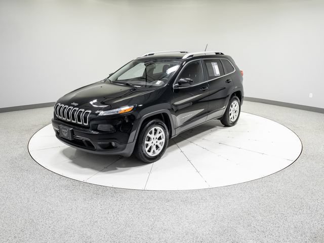 Used 2018 Jeep Cherokee Latitude w/ Safety Group AWD/4WD image 32