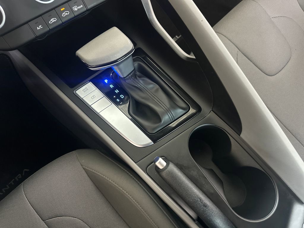 Used 2025 Hyundai Elantra SE w/ Cargo Package image 26