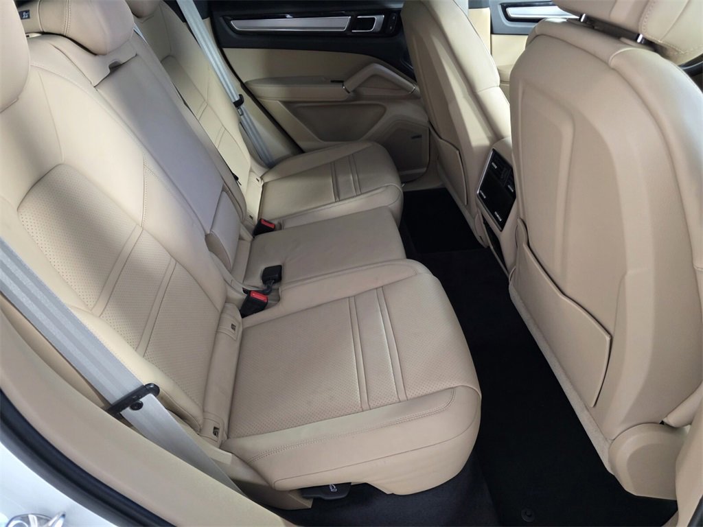 Used 2022 Porsche Cayenne image 28