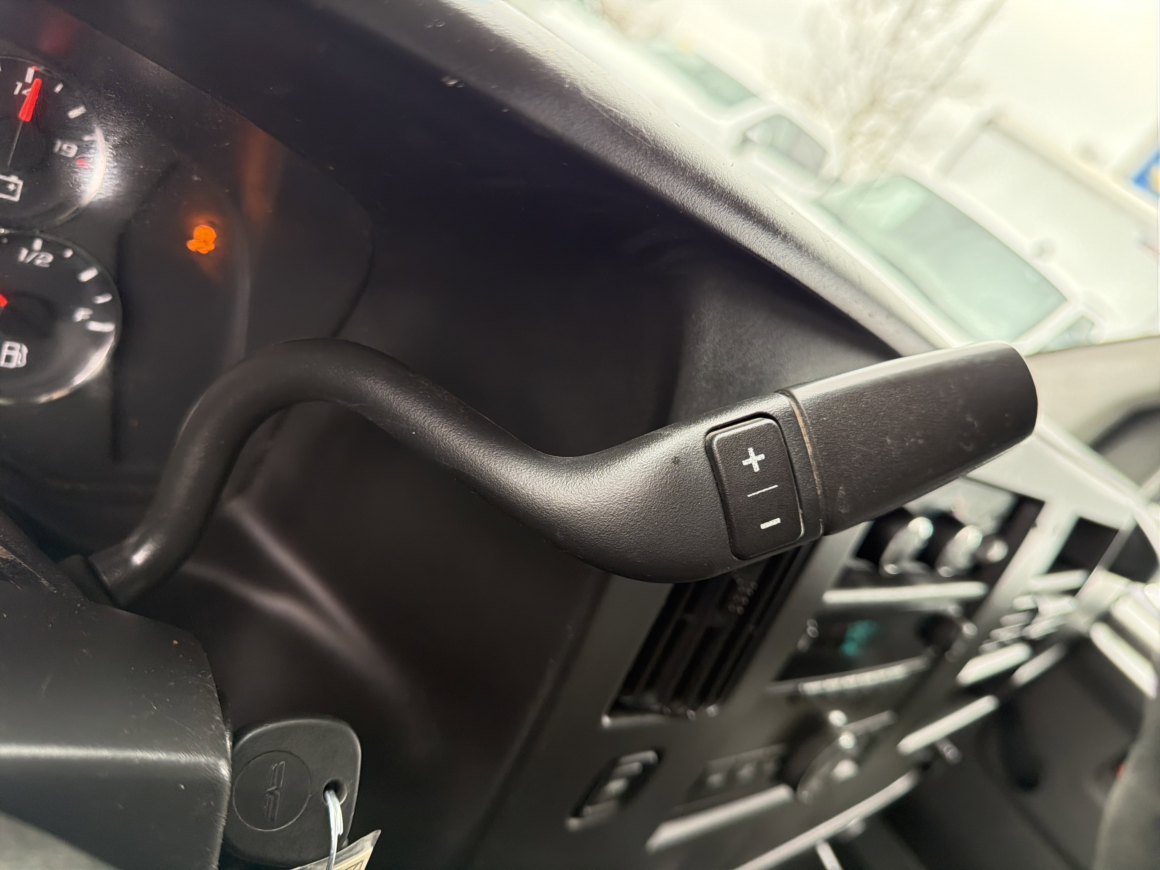 Used 2011 Chevrolet Express 2500 image 17