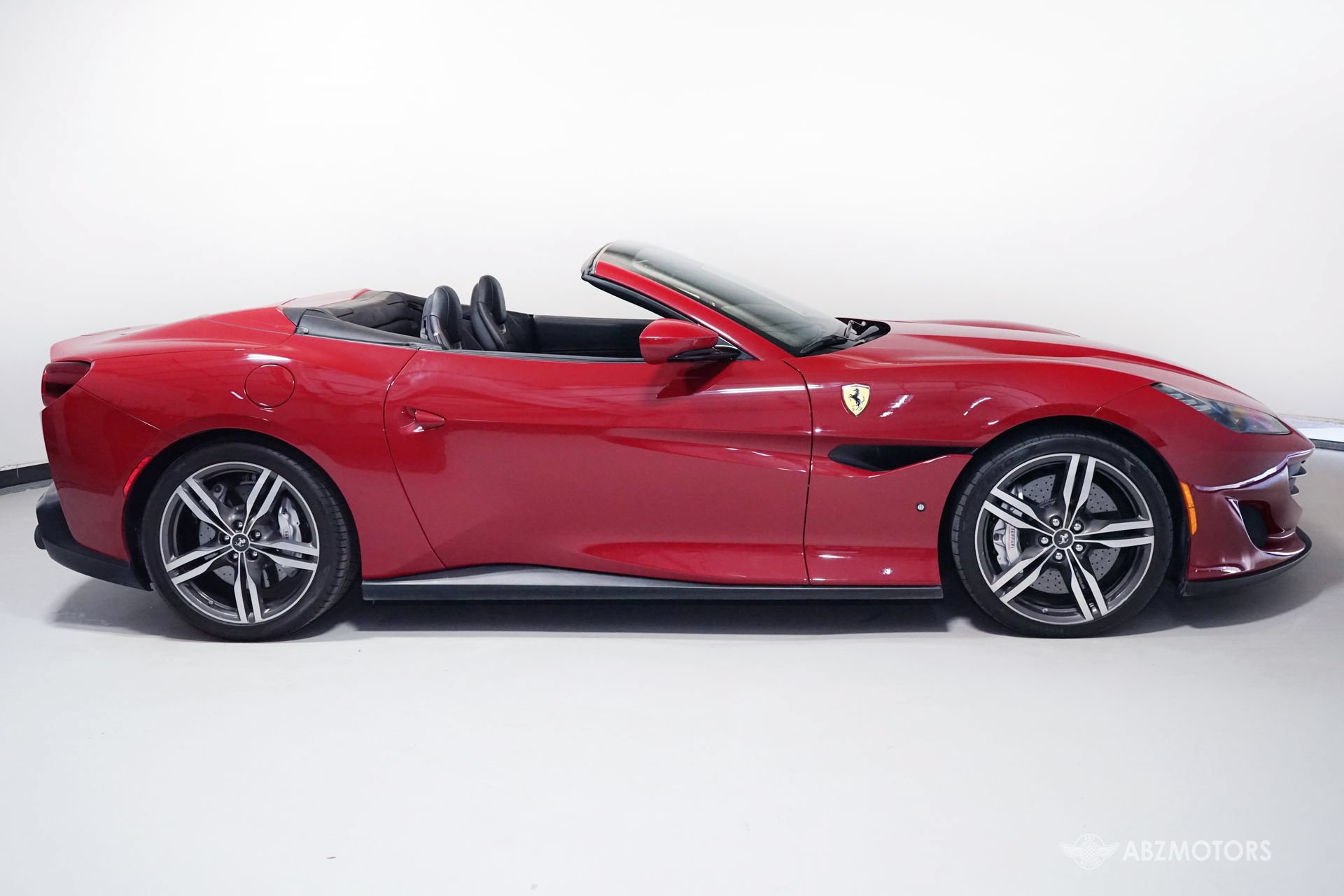 Used 2019 Ferrari Portofino RWD image 3