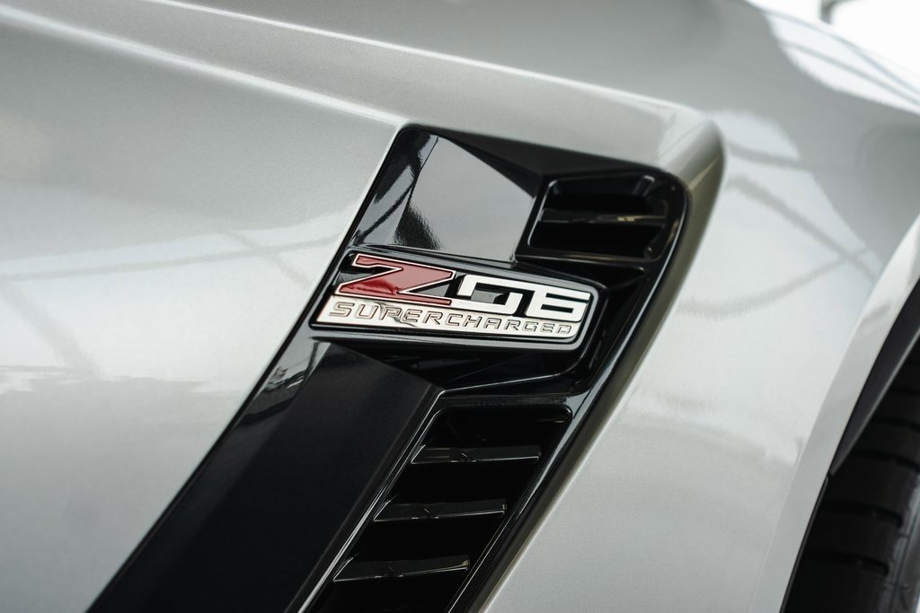 Used 2015 Chevrolet Corvette Z06 w/ 3LZ Preferred Equipment Group image 24