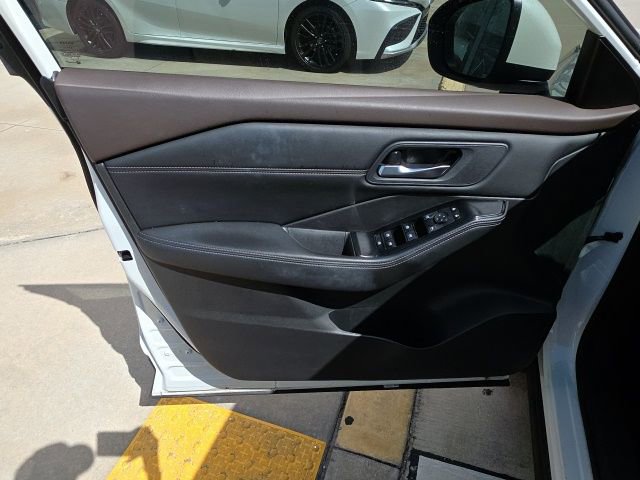 Used 2023 Nissan Rogue SV w/ SV Premium B Package image 11