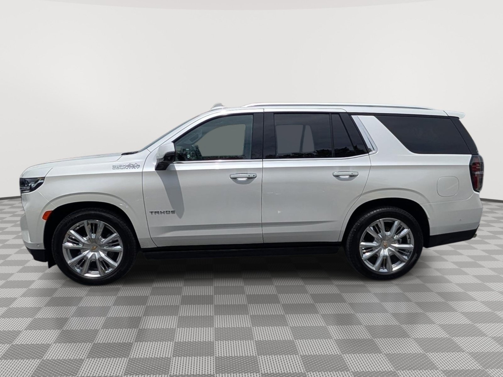Used 2023 Chevrolet Tahoe High Country w/ Advanced Technology Package AWD/4WD image 2