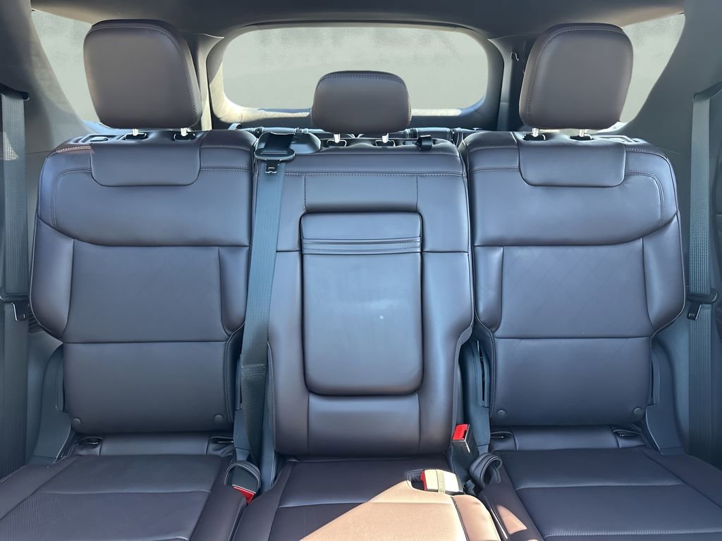 Used 2025 Ford Explorer Platinum image 13
