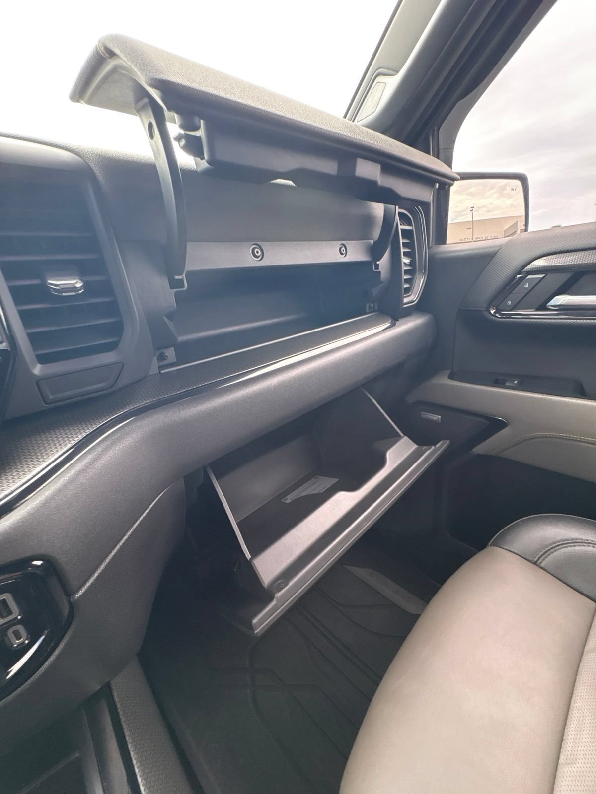 Used 2022 Chevrolet Silverado 1500 ZR2 w/ Technology Package AWD/4WD image 37