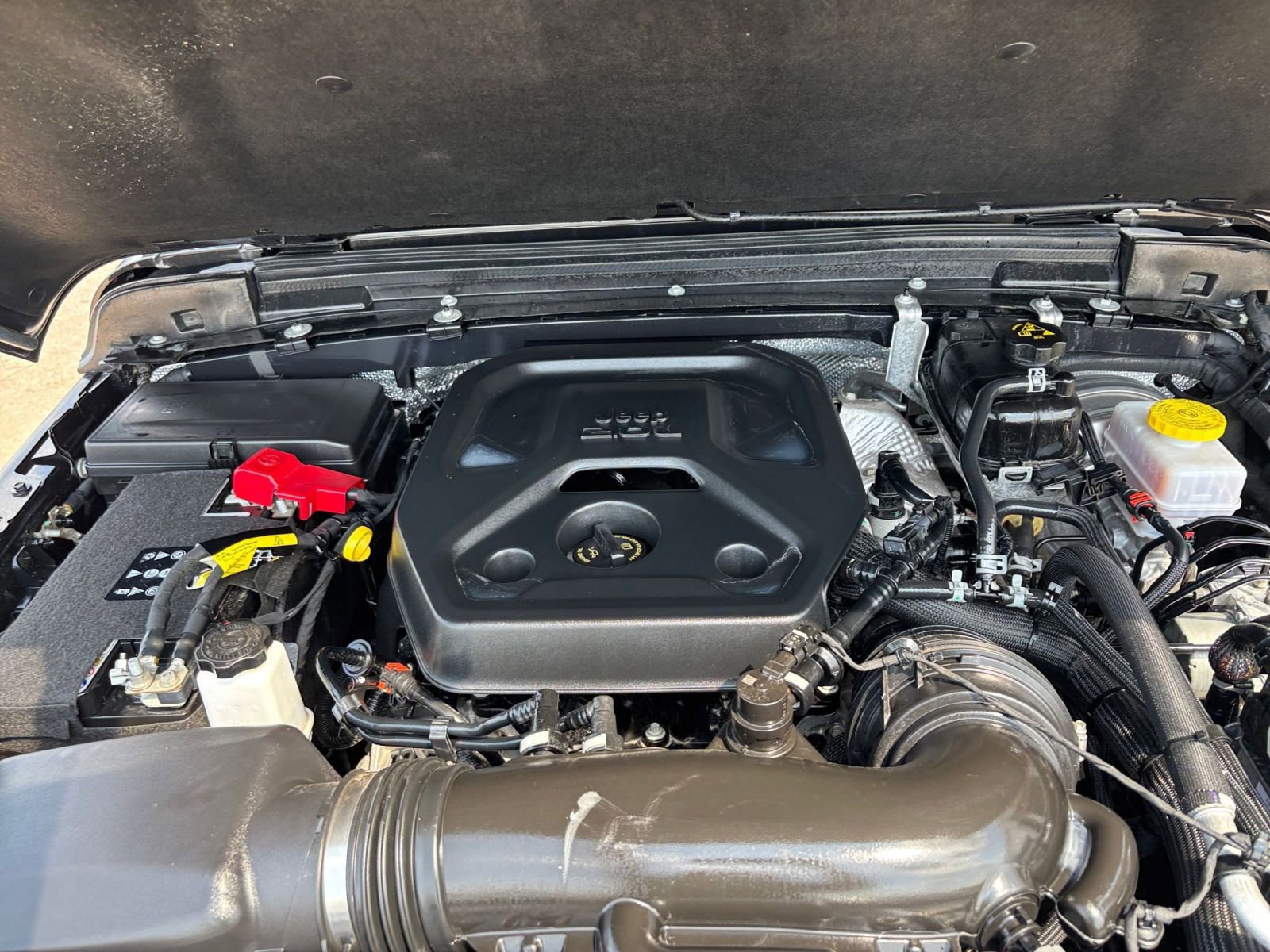 Used 2025 Jeep Wrangler Sahara image 30