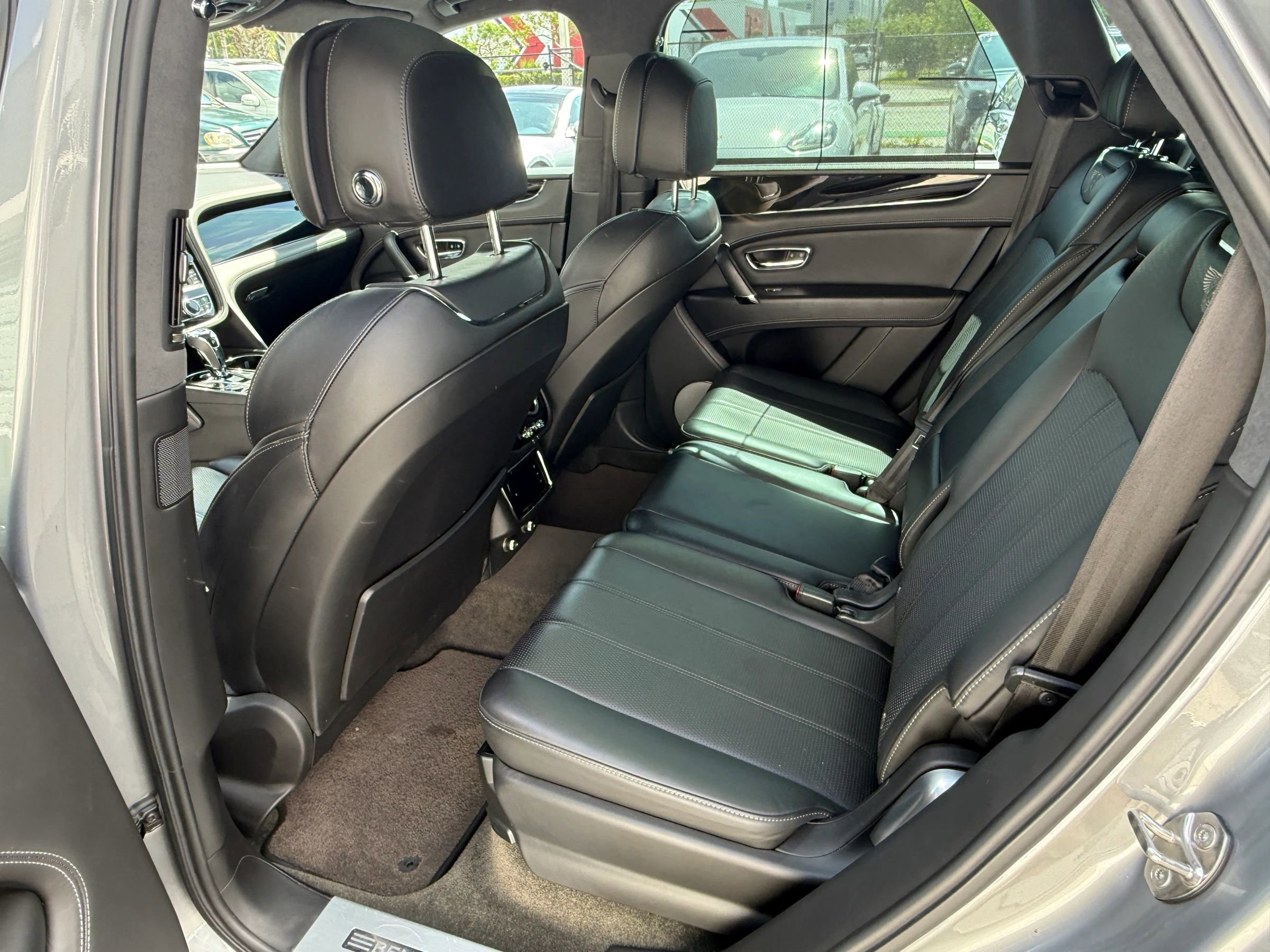 Used 2018 Bentley Bentayga Onyx Edition AWD/4WD image 15