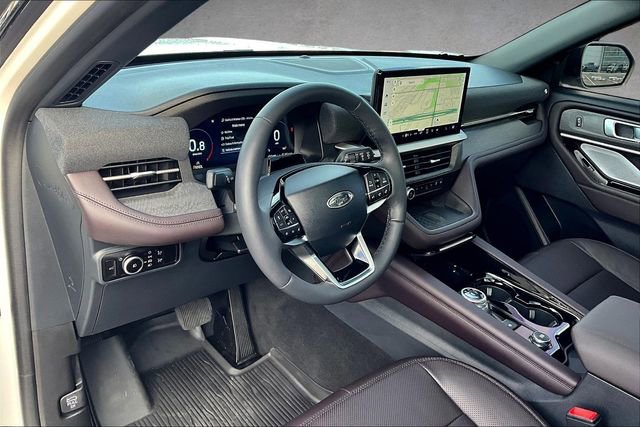 Used 2025 Ford Explorer Platinum w/ Ultimate Package image 11