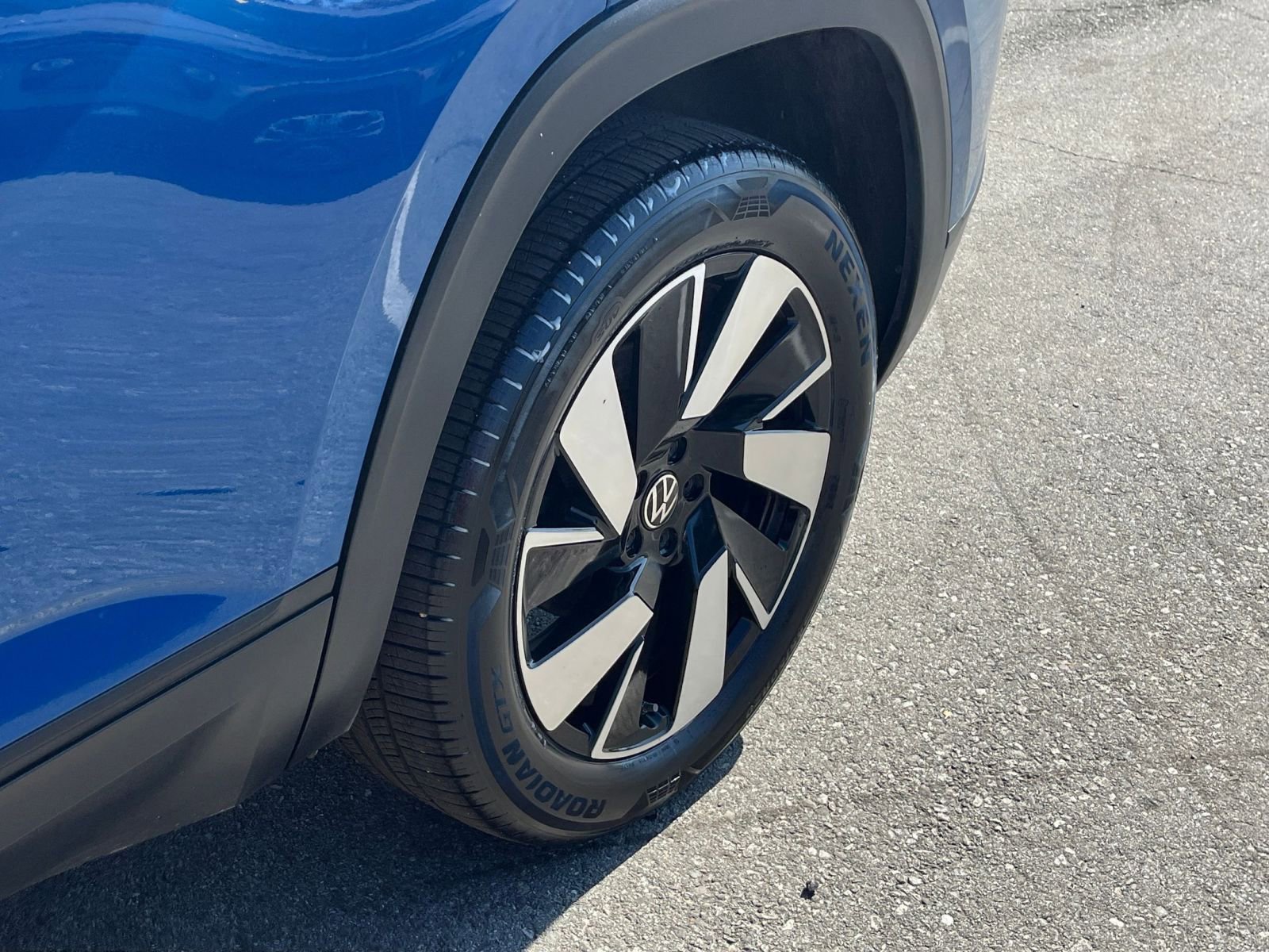 Used 2025 Volkswagen Atlas Cross Sport SE image 30